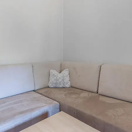 Apartament Alluring In With Balcony